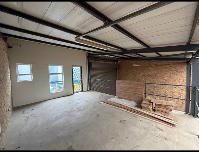 154M² WAREHOUSE TO LET IN CHLOORKOP
